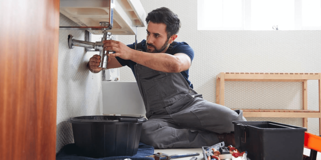 6 Factors to Consider When Hiring a&nbsp;Plumber